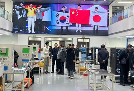 说明: H:\1培训项目影视资料\0-2024\2024.11.04内蒙中职校长班\小电子现场教学\IMG_0543.JPG