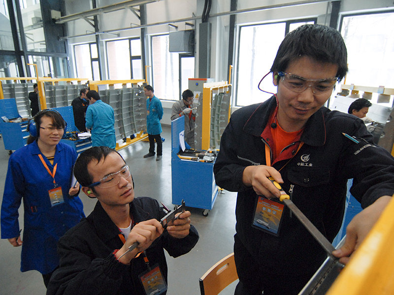 2015年飞机铆装钳工项目比赛现??