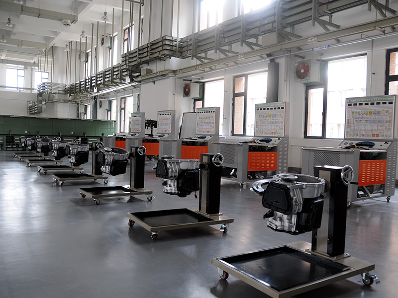 发动机变速箱拆装车间